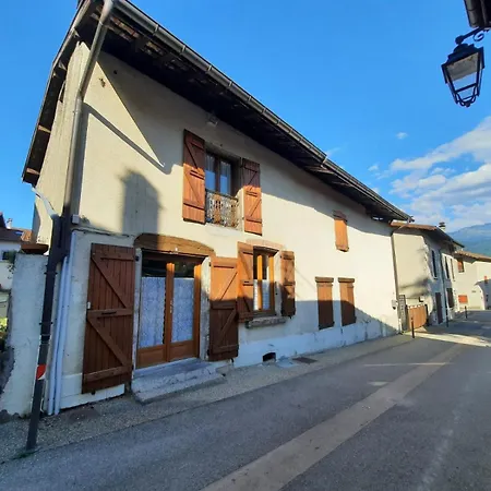Holiday home Maison De Village Au Pied De La Montagne Lumbin