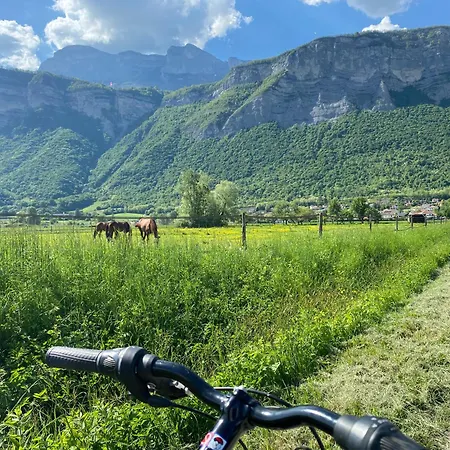 Сasa de vacaciones Maison De Village Au Pied De La Montagne Lumbin